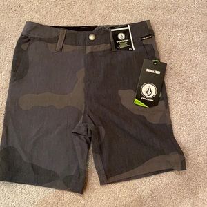 Volcom walking shorts camo